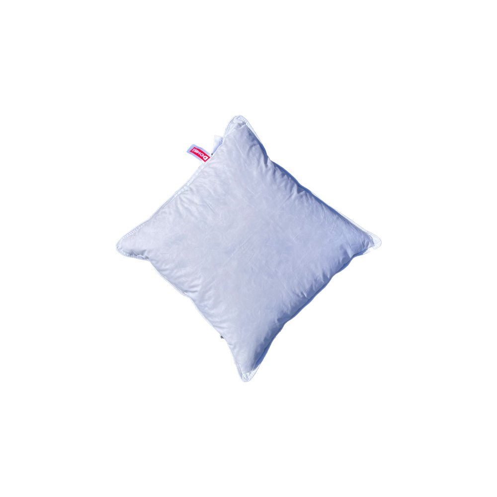 Perna albă Diara 40x40 cm, confort premium, ideală pentru somn odihnitor in calatoriile tale