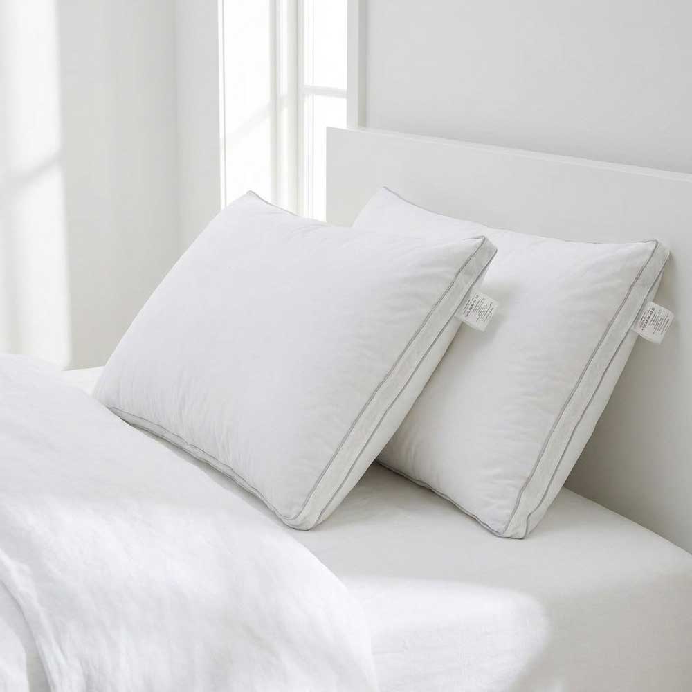 Set doua perne puf gasca 3 camere Celeste cu bordura 4cm , 50x70cm, Alb Domisa