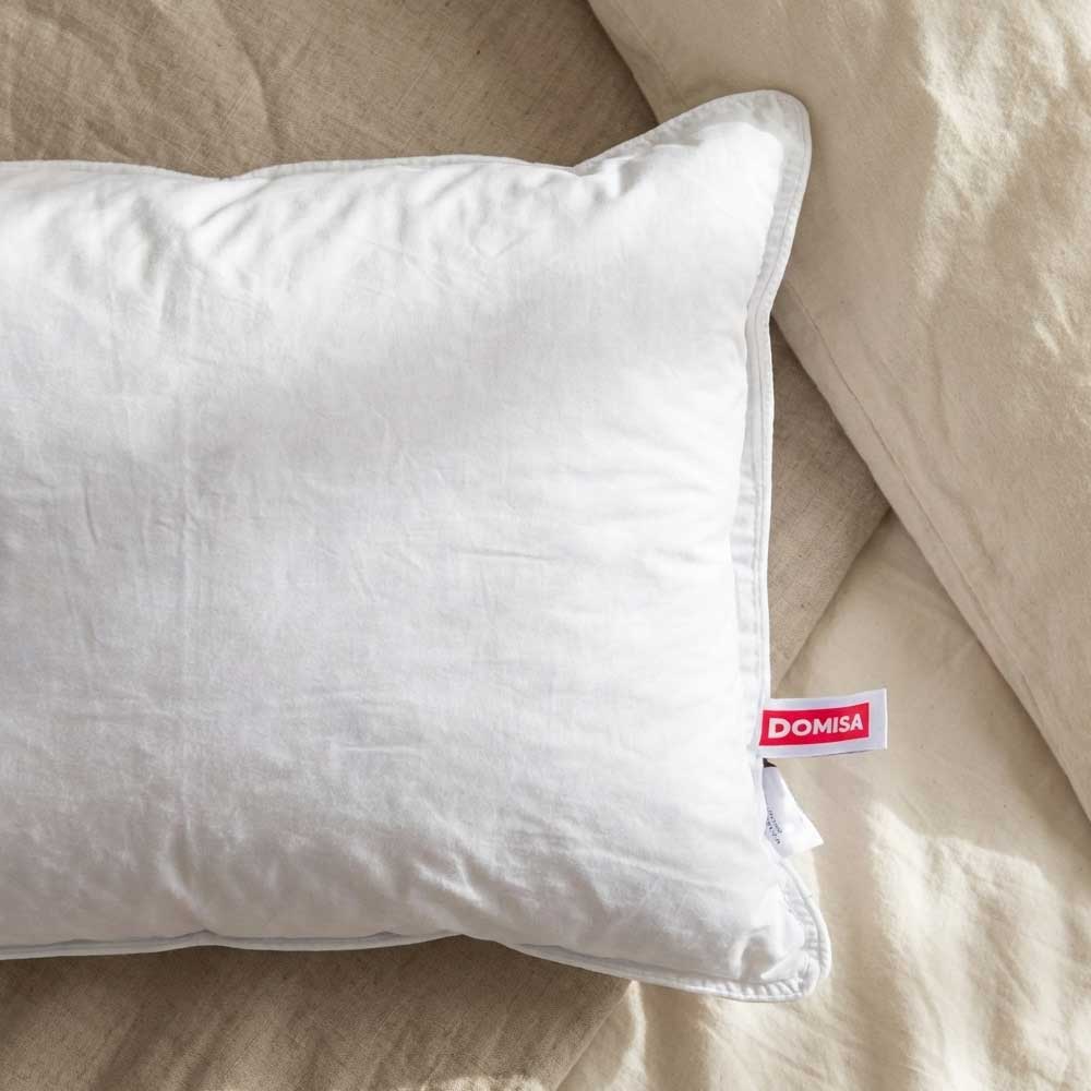 Perna 50x70 naturala din puf de gasca